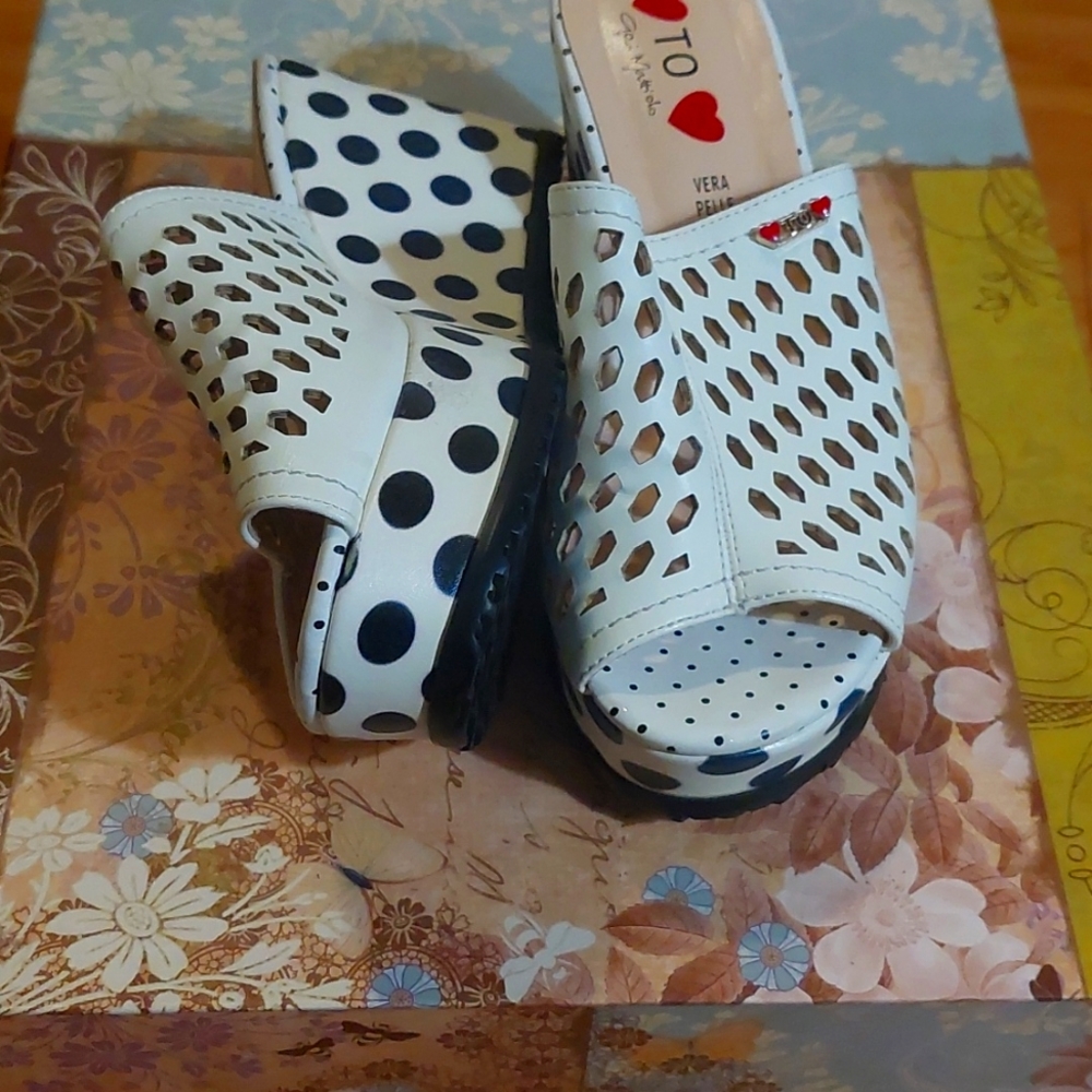To by Gai Mattiolo polka dot platform shoes 👞